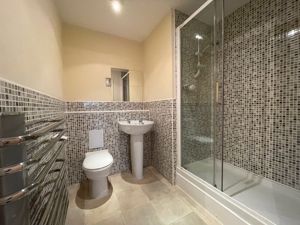 Ensuite- click for photo gallery